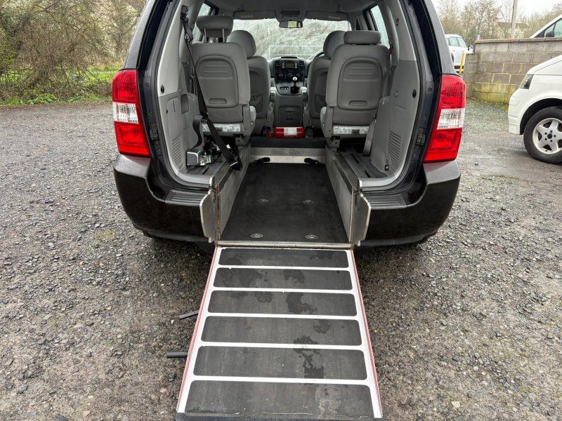 Black Kia Sedona 2.9 CRDi GS MPV 5dr Diesel Manual 206 g/km 182 bhp Wheelchair Adapted